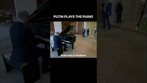 PUTIN PLAYS THE PIANO