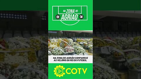 Time do Na Zona do Agrião marca presença no velório do Rei Pelé na Vila Belmiro, em Santos