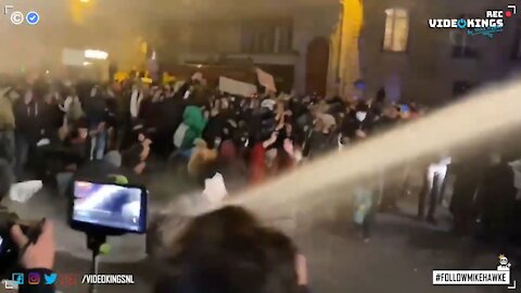 French police uses watercanon on peaceful protesters at close range in Nice