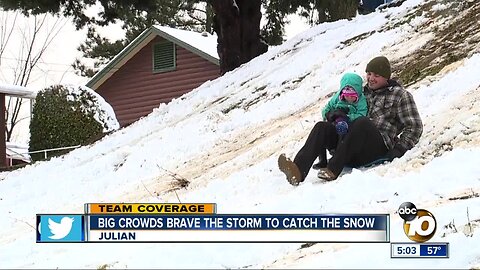 San Diegans flock to Julian amid snow