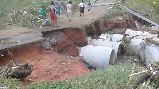 SOUTH AFRICA - KwaZulu-Natal - Nomusa Dube visits a flooded KwaMashu (Videos) (Y8i)