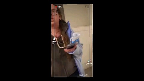 Apartment Karen goes WILD, accuses guy of stealing Amazon package