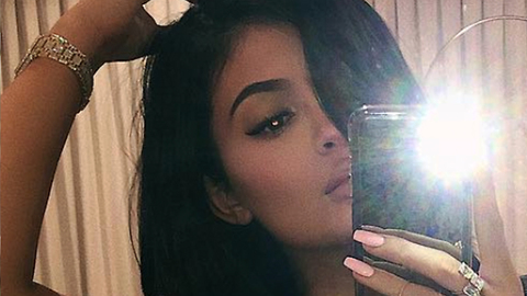 Kylie Jenner PHOTOSHOP FAIL Leads To MORE Pregnancy Speculation!