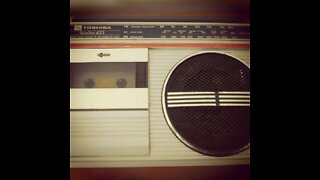 TOSHIBA BOMBEAT423 classic radio with cassette deck