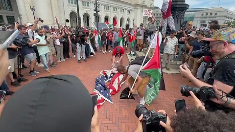 Hamas supporters burn American Flag during Bibi speech