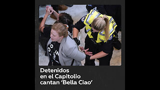 Manifestantes detenidos en el Capitolio de EE.UU. entonan la canción italiana ‘Bella Ciao’