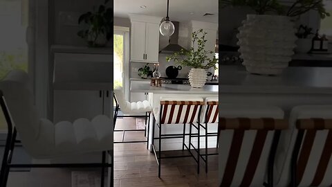 Kitchen Sitting | Luxury Home Tour