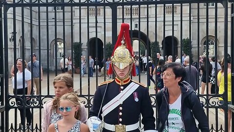 No one told her the guard moves 😆 🤣 😂 #horseguardsparade