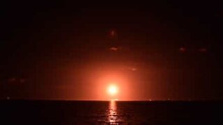 Årets första raketuppskjutning lyser upp Floridas natthimmel