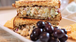 How to make a delicious chickpea salad sandwich