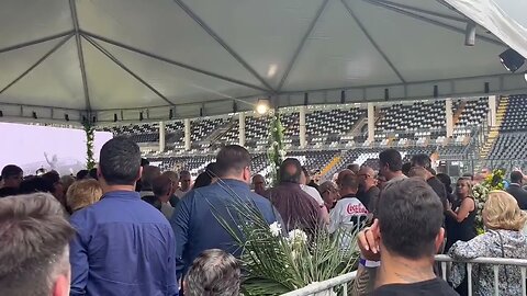 Torcedores e amigos fazendo o grito de "Casaca" para Dinamite durante o seu velório - 09/01/23