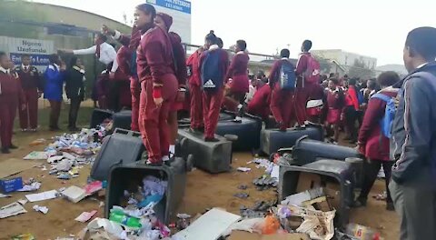 South Africa - Cape Town -S tones flying at Hector Peterson Secondary School Protest day 2 (Video) (mSq)