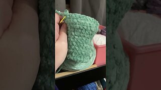 Let’s crochet a frog!