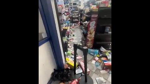Oakland Is In Freefall: 80-To-100 People Ransacked And Vandalized Gas Station Mart - Part 2