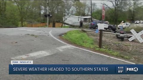 Large tornado wallops Alabama, Birmingham suburbs
