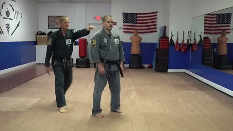 An example of the American Kenpo technique Obscure Claws