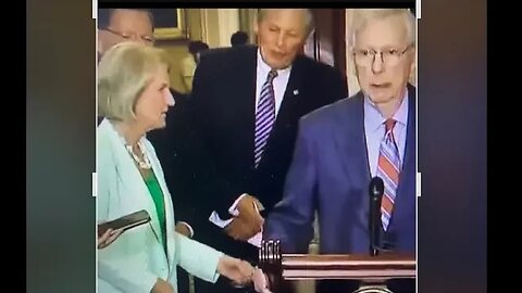 Mitch McConnell￼:lady in GREEN 👋