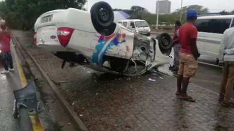 South Africa - Durban - Three passengers killed in a cab Accident (Video) (dJa)