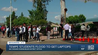 Tempe students flood to get laptops