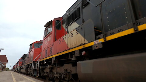 Manifest Train 397 CN 5708, CN 5746, CN 8852, CN 8812, CN 2594 & CN 5800 Engines In Ontario