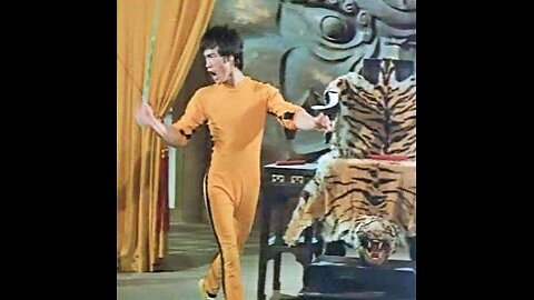 Cross kick Studio Films Bruce Lee Game Of Death