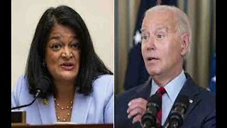 Rep. Pramila Jayapal Warns Jen Psaki She Sees ‘Great Trouble’ for Biden in 2024
