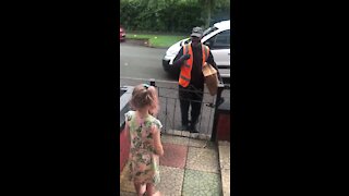 Heart-warming moment little girl greets deaf delivery driver in sign language