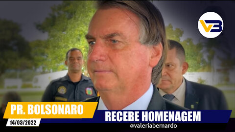 Emocionante! O único presidente que faz isso!