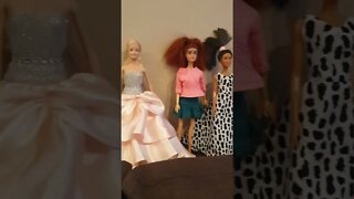 Barbie muotinäytöstä pukkaa