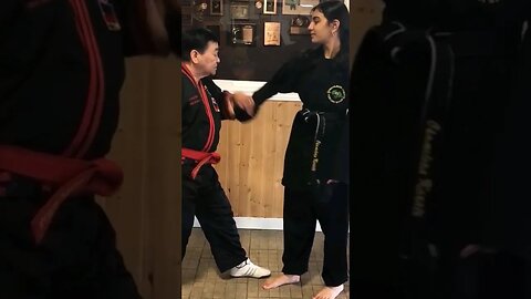 One Step Self Defense/Hand Grab 😱😳🥋#martialarts #capoeira #karate #ytshorts #youtubeshorts #viral