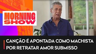 Chico Buarque para de cantar música criticada por feministas