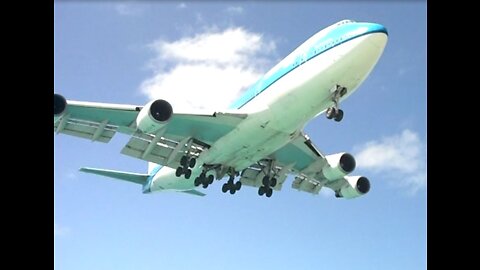 KLM Boeing 747 Landing in St. Maarten