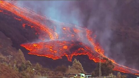 La Palma volcano lava narrowly misses 'world's luckiest house' on sixth day of eruptions