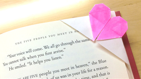 DIY heart-shaped origami bookmark