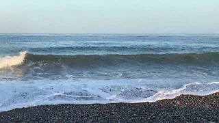 Ocean Wave Sounds- Relaxing ambience on beach | Crashing waves to help relax mind with nature