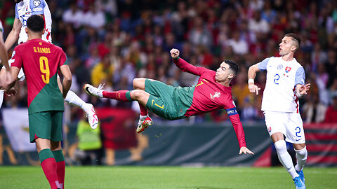 Cristiano Ronaldo's Insane Free Kicks in Real Madrid