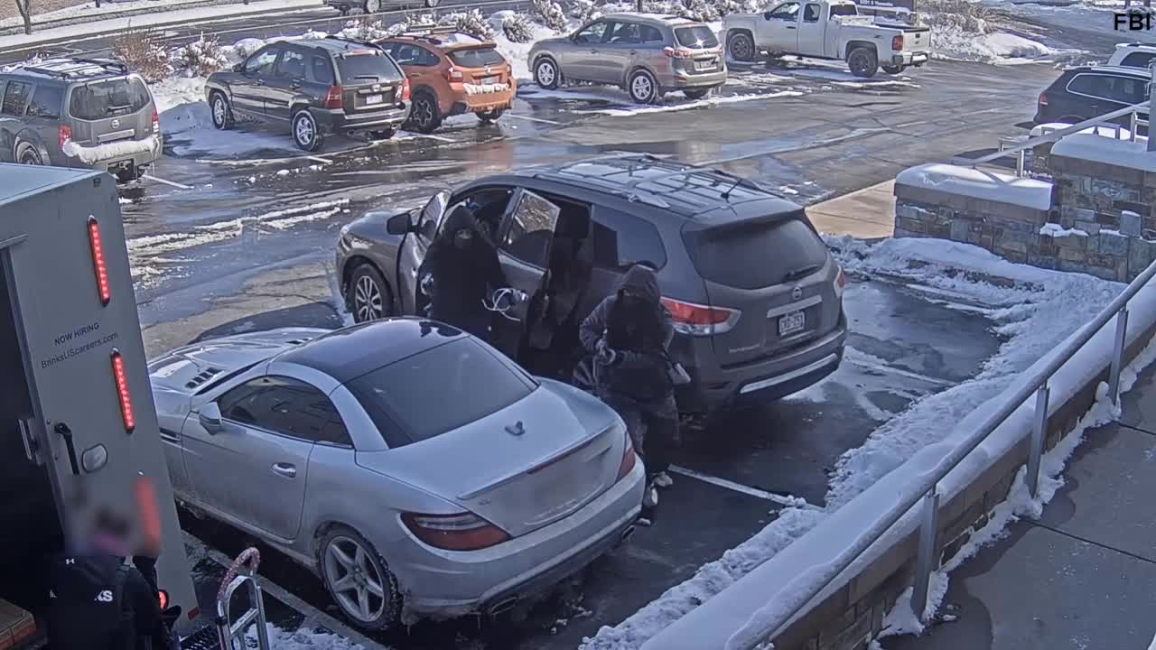 Full video: Brink’s armored vehicle robbed at gunpoint in Greenwood Village