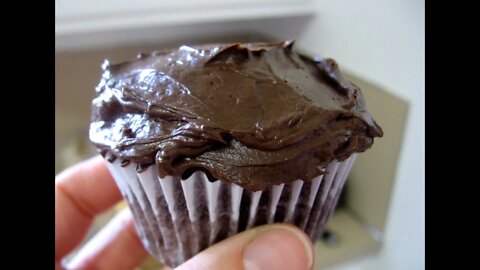 Delicious Creamy Chocolate Frosting- No Cook - The Hillbilly Kitchen