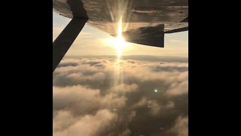 Cessna 172 cloud surfing