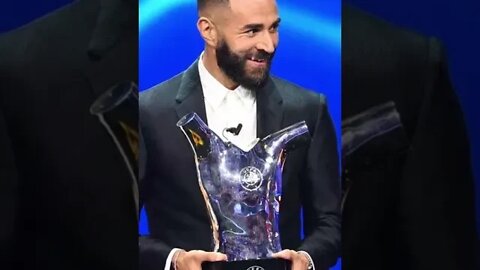 Benzema é o melhor jogador da Europa e é premiado pela UEFA #shorts