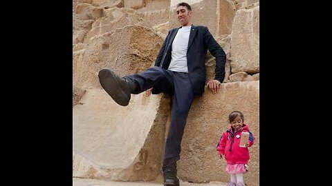 💥WORLD tallest MAN! according to GUINESS WORLD RECORDS meets worlds shortest woman😲 .