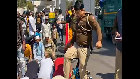 delhi police and jumma namaz reaction video