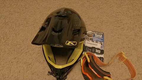 KLIM F3 Carbon Helmet - Quick Straps Installation