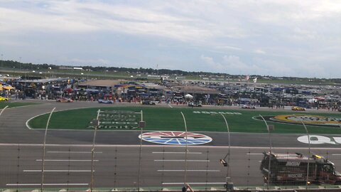 NASCAR Quaker State 400 starting.