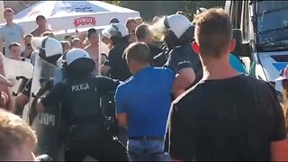 Bytom PL: Riot Police Protect 4 Migrants Accused Of Molesting Children At A Pool From Locals