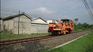 Kereta Api Teknik Plasser & Theurer VDM 800 GS SR 388 16 DAOP 7 MADIUN