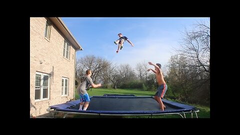 Trampoline jumpers failing at their best - Awesome