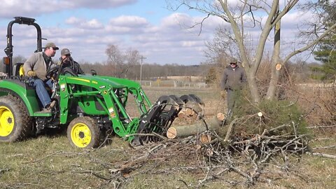 Helping Family! Spring Yard Cleanup, Deere 2038R and Grapple