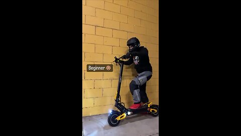 Beginner vs Pro Scooter Rider! 😯