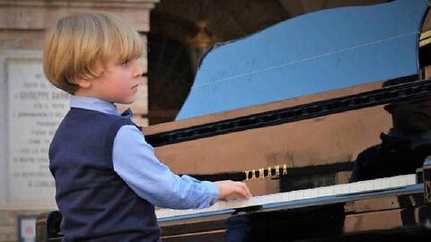 5-Year-Old Alberto Cartuccia Cingolani Performing Mozart